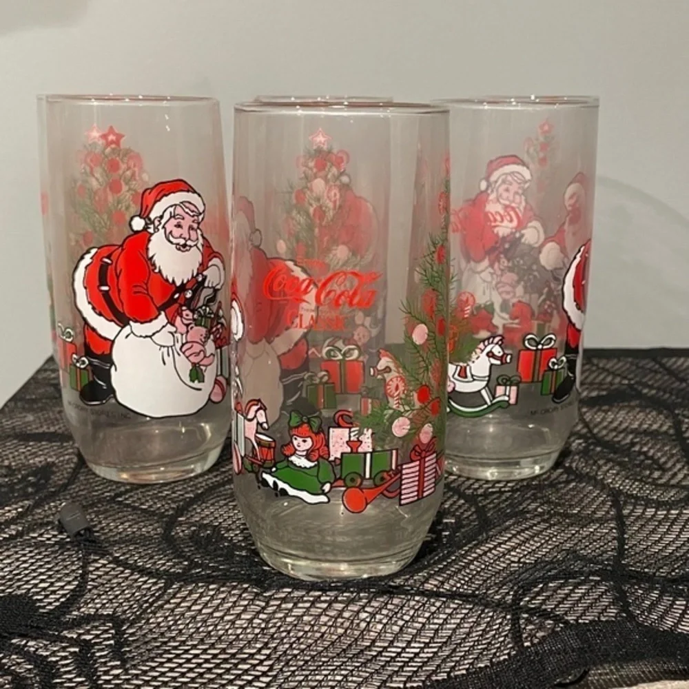 Vintage Coca Cola Classic Santa Christmas Glasses 1984 MC CRORY STORES, INC.